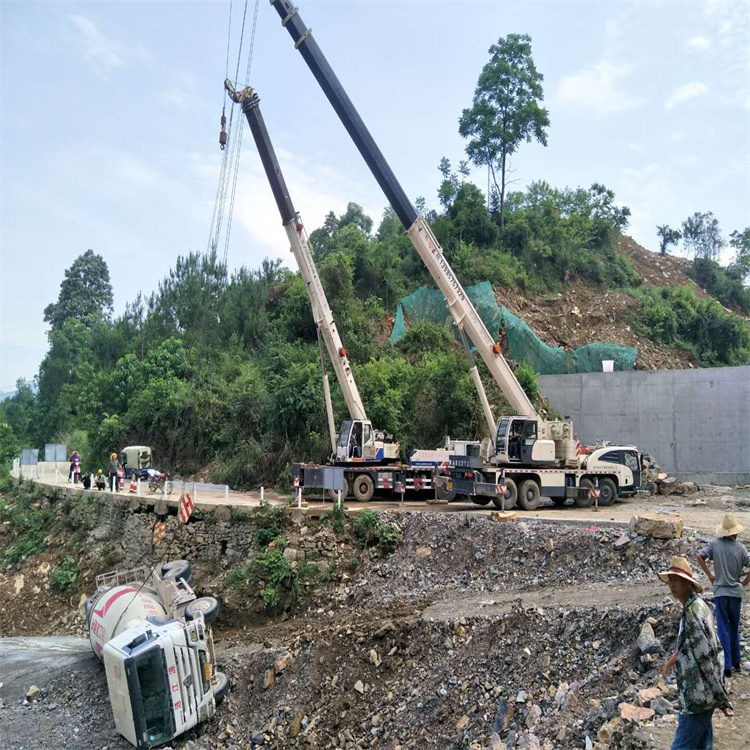 庐山汽车掉沟里叫吊车救援要多少钱